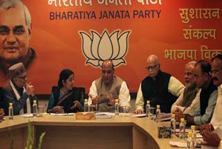 भाजाप राष्ट्रीय कार्यसमिति की बैठक में अध्यक्ष राजनाथ सिंह और लालकृष्ण आडवाड़ी