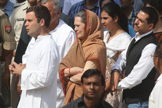 राहुल गांधी, सोनिया गांधी और राबर्ट बढेरा