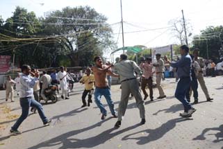 कांग्रेस कार्यालय पर 28 मार्च 2014 को जमकर संघर्ष हुआ