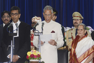 इलाहाबाद हार्टकोर्ट के मुख्य न्यायाधीश वीआईवी चन्दचूड़ ने राज्यपाल वीसी जोशी को उनके दूसरे कार्यकाल के शपथ ग्रहण करायी