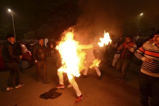 Akhilesh suporter set to fire