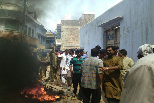 मेरठ में शनिवार को साम्प्रदायिक हिंसा भड़क उठी, आगजनी और पथराव 
