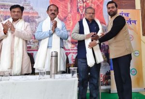 हिन्दू सम्मेलन के अध्यक्ष सर्वेश कुमार सिंह का सम्मान